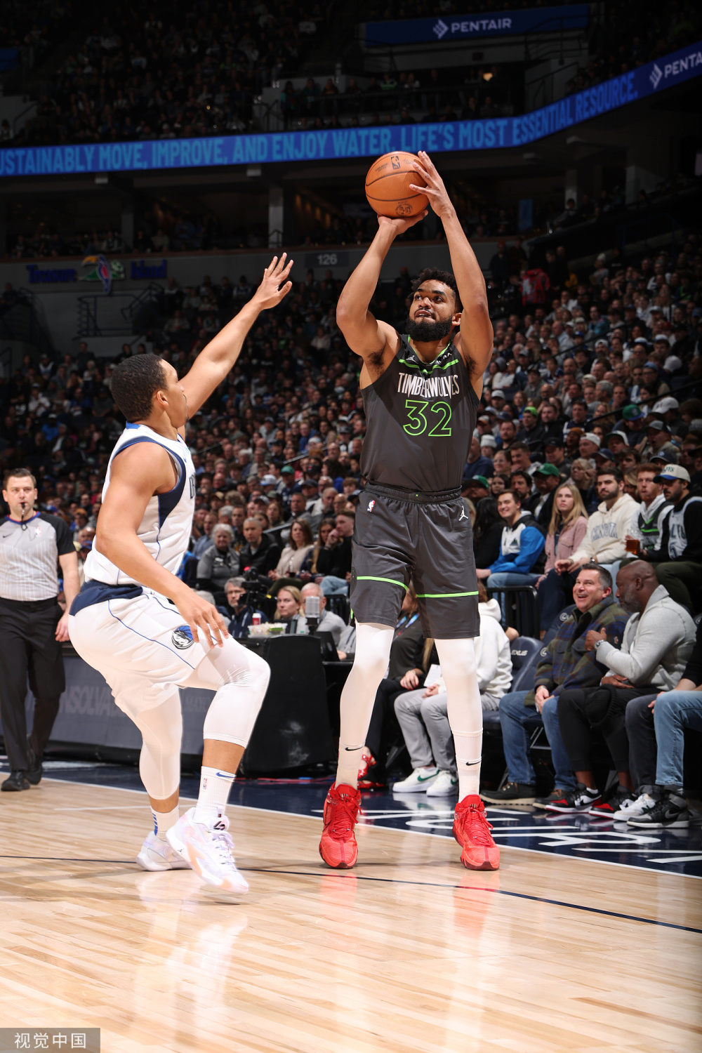 爱游戏-NBA常规赛赛程吃紧,达拉斯独行侠今晨遗憾出局,悬念犹存,资深球员宣示担当的简单介绍-爱游戏