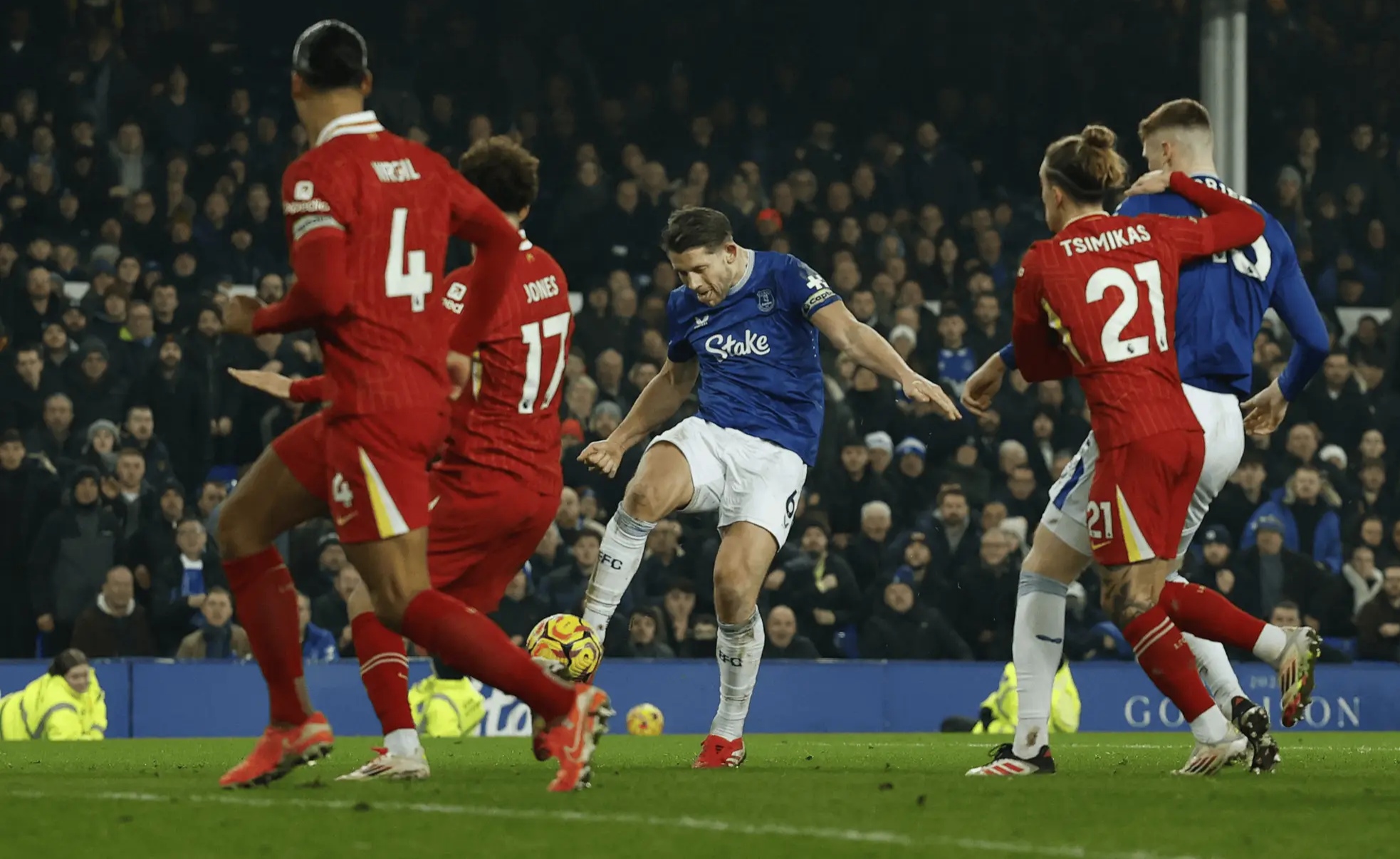 ayx爱游戏体育-利物浦训练开放日,冲刺阶段战术微调引欢呼,法国杯在即,更衣室氛围转暖-ayx爱游戏体育